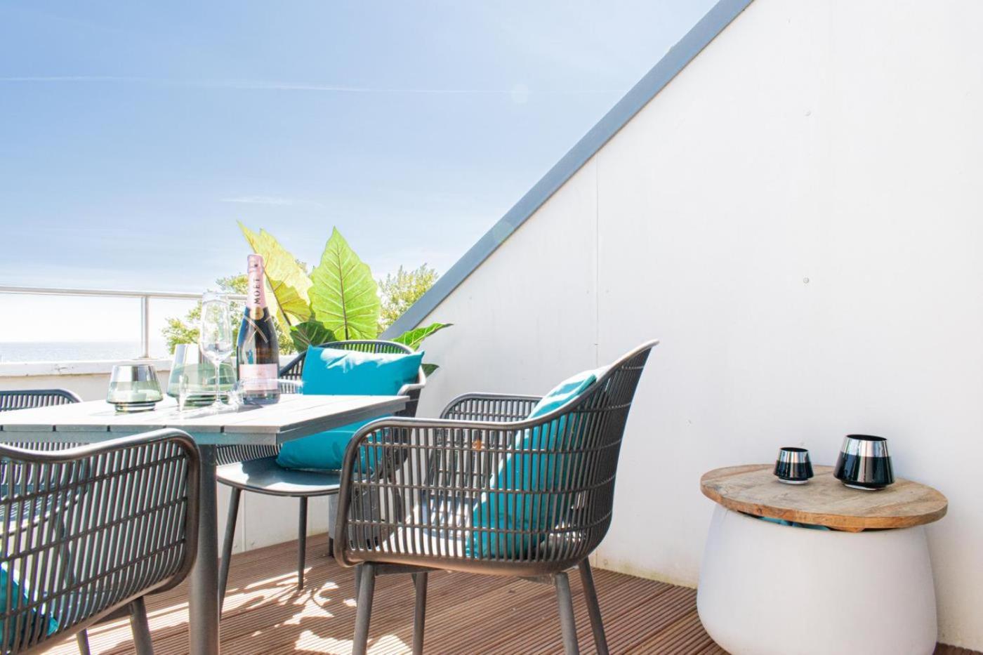 View 99 - In Mit Exklusivem Ostseeblick *