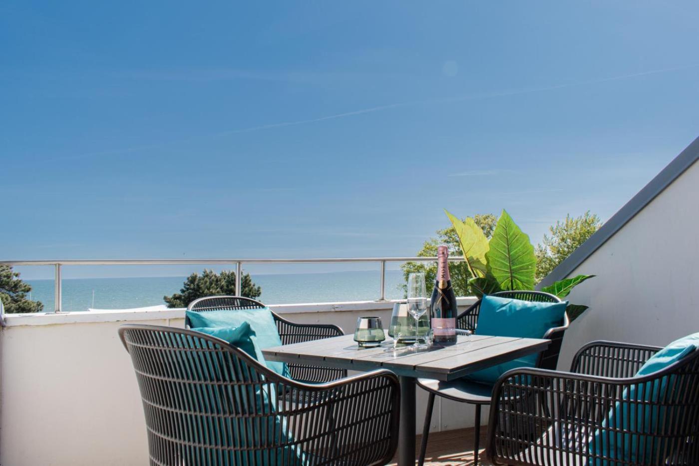 View 99 - In Mit Exklusivem Ostseeblick *